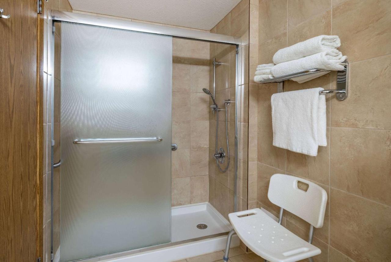 Super 8 By Wyndham Edmonton International Airport Ξενοδοχείο Leduc Εξωτερικό φωτογραφία